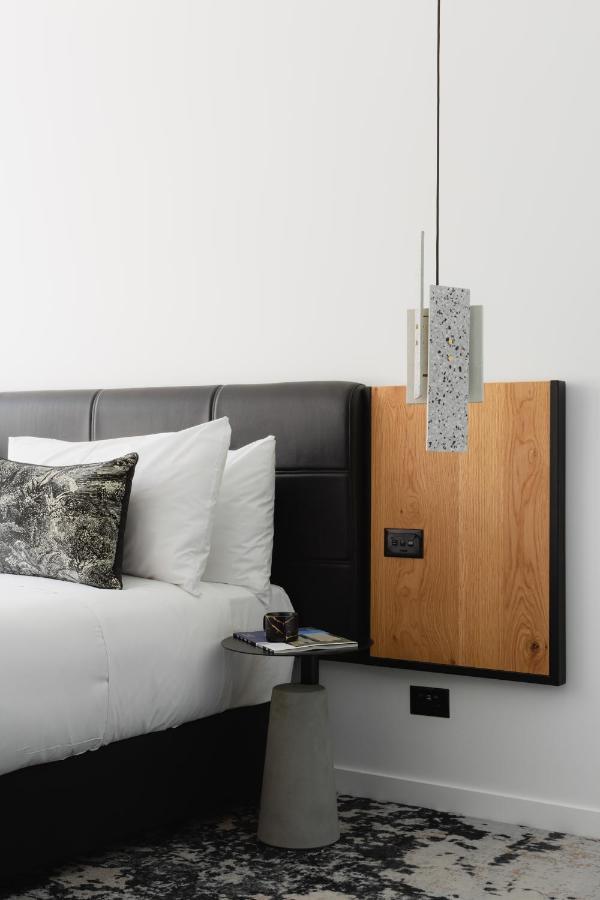 Ebb-Dunedin Dış mekan fotoğraf A pendant light