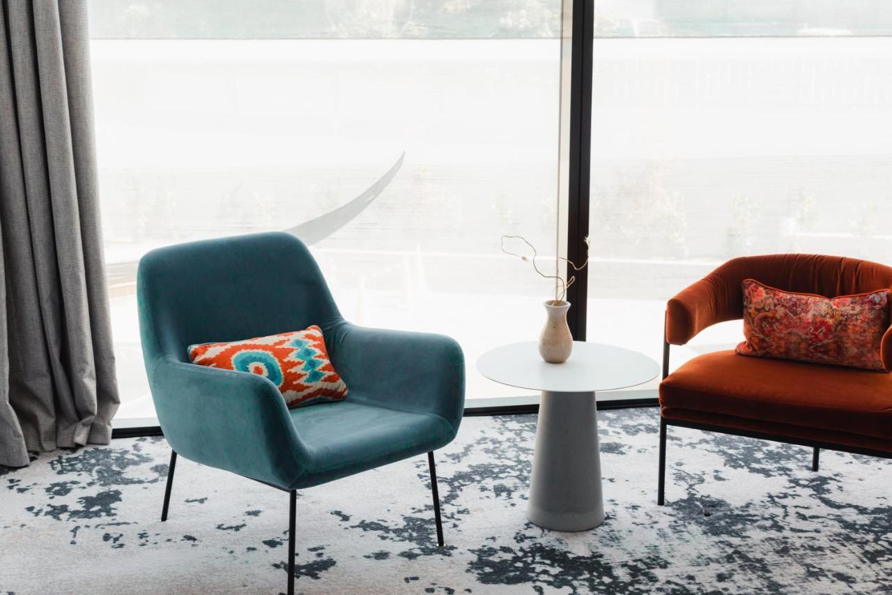 Ebb-Dunedin Dış mekan fotoğraf The 1950s armchair, designed by Hans Wegner, is a classic example of Danish design.