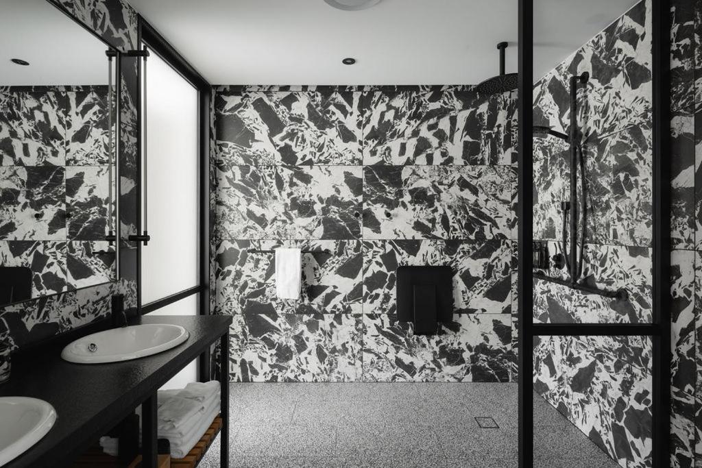 Ebb-Dunedin Dış mekan fotoğraf Bathroom with terrazzo tiles