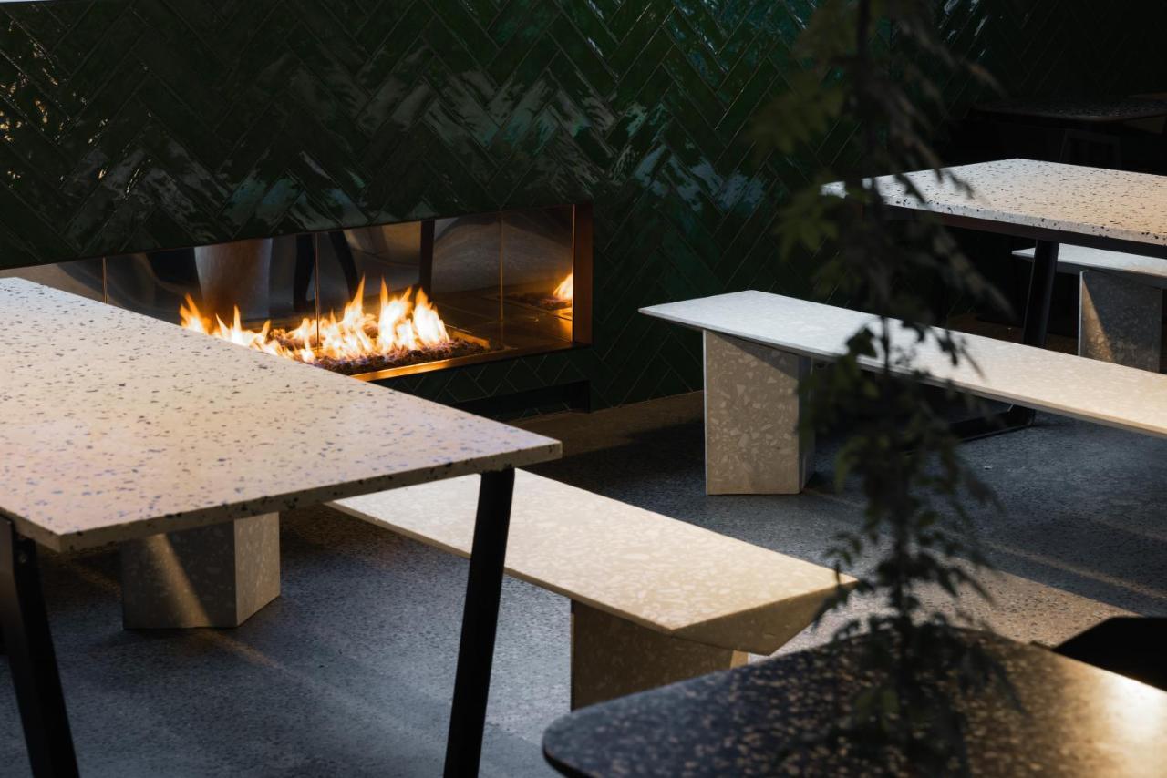 Ebb-Dunedin Dış mekan fotoğraf The outdoor fireplace at the restaurant